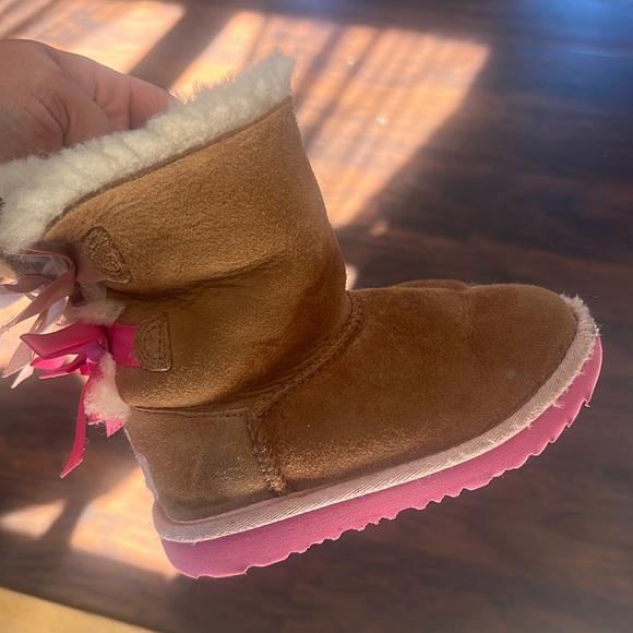 UGG Other - Ugg Toddler Bailey bow